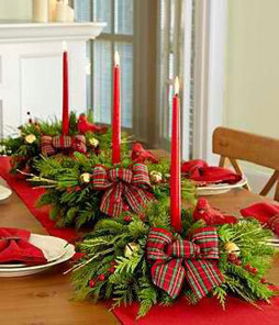 xmas-flowers-candles-on-xmas-tables