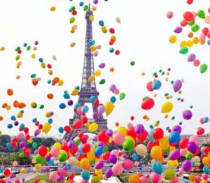 eiffel-tower-w-balloons