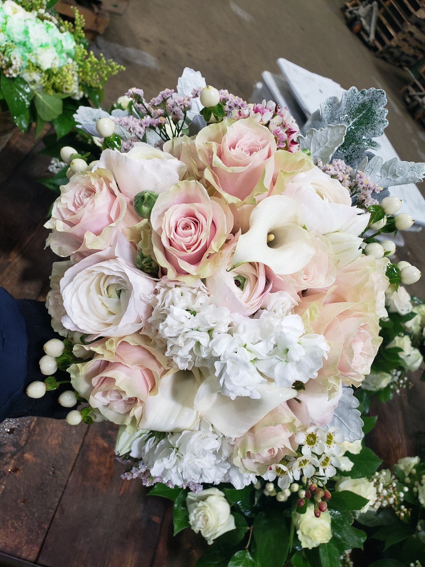 9 Hydrangeas Roses And Callas English Bouquet Flower School 101
